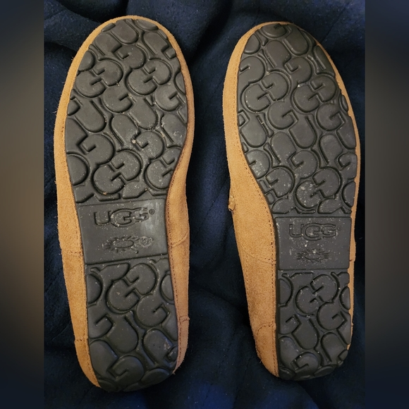 s-l400.jpg Men Ugg slippers.   Size 10.  New no tags